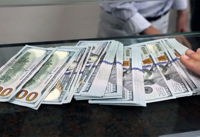 الدولار يتراجع عن أعلى مستوى في شهرين مع ترقب لتصريحات باول