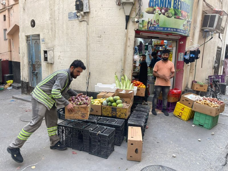 للحد من ظاهرة الباعة الجائلين.. أمانة العاصمة تصادر 25 شحنة