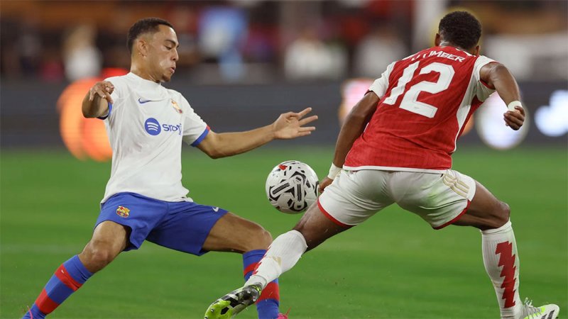 برشلونة يعير ظهيره الأيمن مجددا.. وقد يتخلص منه