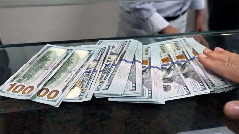 الدولار يتراجع عن أعلى مستوى في شهرين مع ترقب لتصريحات باول