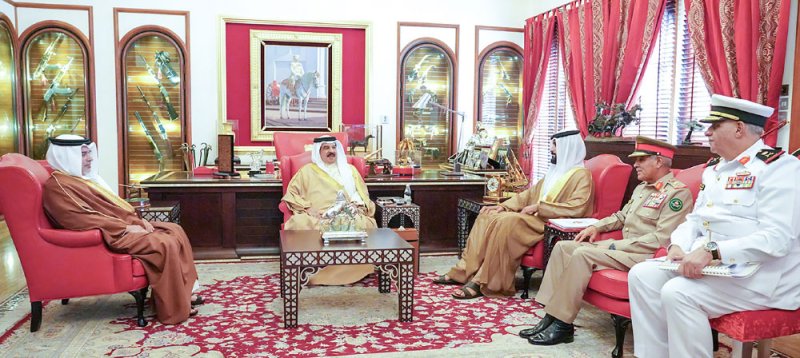 جلالة الملك المعظم القائد الأعلى للقوات المسلحة يستقبل رئيس هيئة الأركان وقائد سلاح البحرية الملكي
