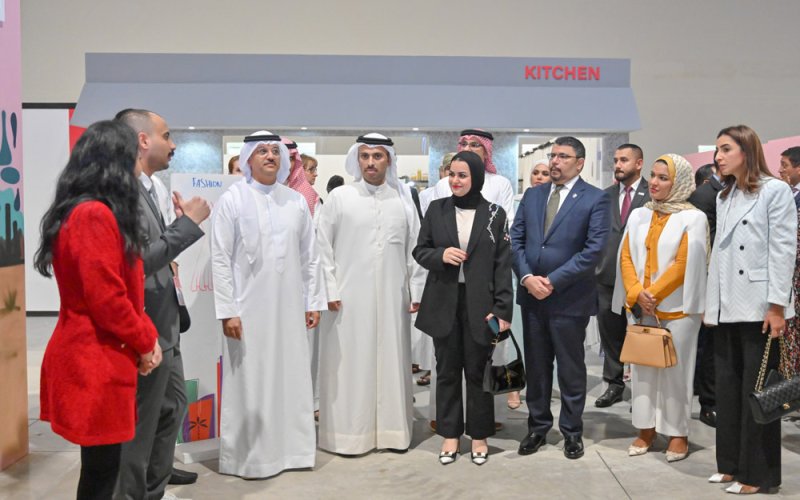 وزيرة شؤون الشباب تصطحب عددا من الوزراء والسفراء في جولة بمدينة شباب 2030