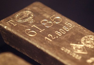 الذهب يرتفع لأعلى مستوى في أسبوعين مع تراجع عوائد السندات