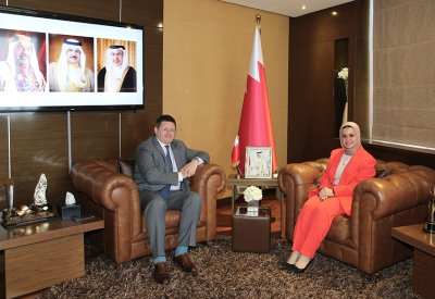 وزيرة شؤون الشباب تستقبل السفير البريطاني بمناسبة انتهاء فترة عمله