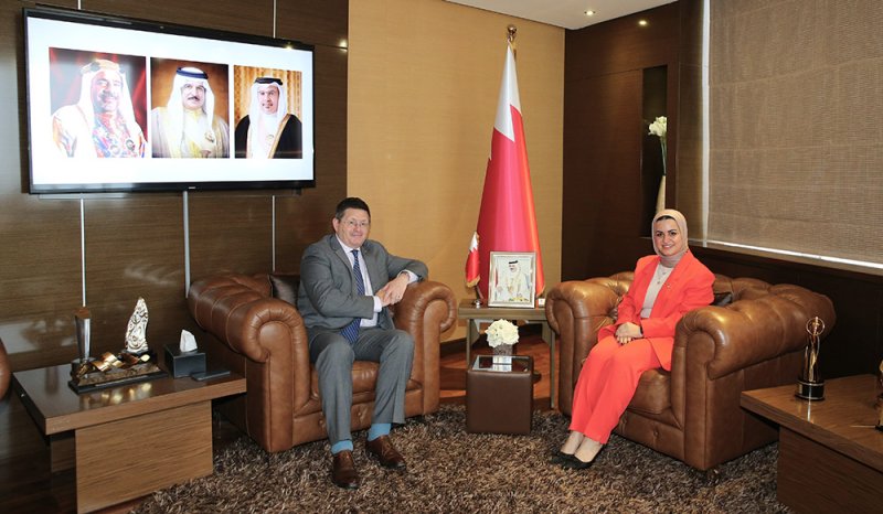 وزيرة شؤون الشباب تستقبل السفير البريطاني بمناسبة انتهاء فترة عمله