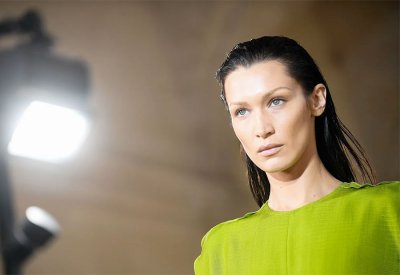 وزير الأمن الإسرائيلي يهاجم عارضة الأزياء بيلا حديد