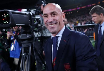 أزمة القبلة.. قرار عاجل من فيفا بحق رئيس الاتحاد الإسباني