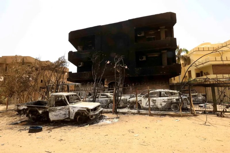 الجيش السوداني يقصف مواقع للدعم قرب القيادة العامة والقصر الرئاسي