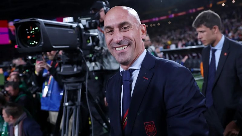 أزمة القبلة.. قرار عاجل من فيفا بحق رئيس الاتحاد الإسباني
