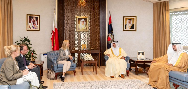معالي وزير الداخلية يستقبل مدير عام الجمارك بمملكة هولندا ويشيد بمستوى التنسيق والتعاون المشترك