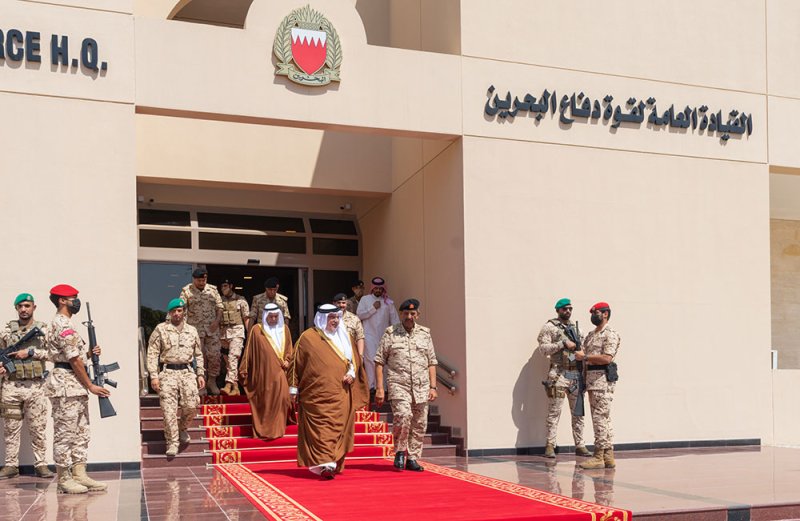 نائب جلالة الملك ولي العهد يؤكد على الدور الوطني لمنتسبي قوة دفاع البحرين في الحفاظ على سيادة الوطن وصون مقدراته ودعم مسارات التنمية