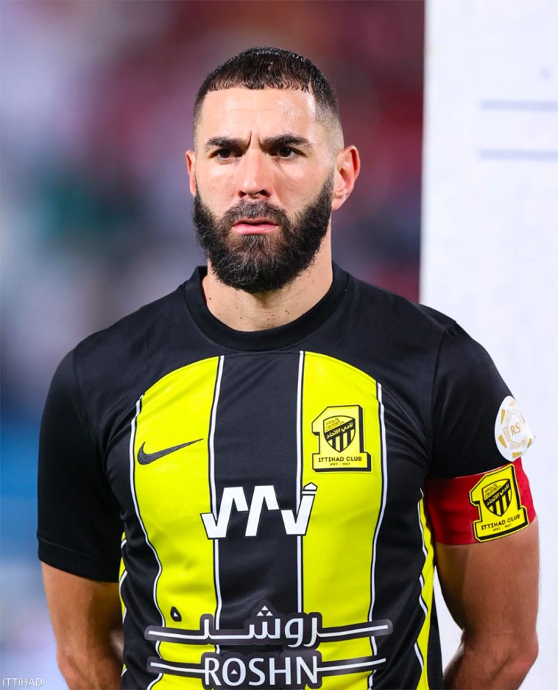 قبل كلاسيكو الهلال.. إصابة بنزيمة تؤرق بال الاتحاد