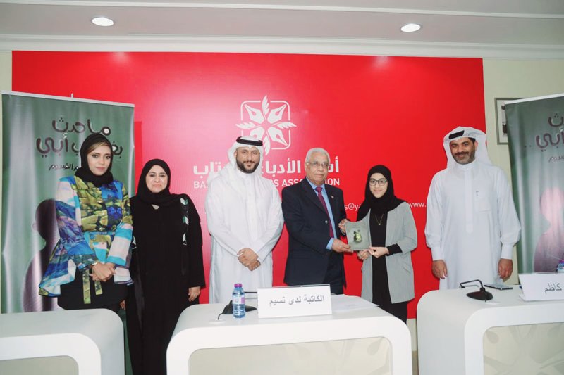 "الأدباء" تقيم ندوة حوارية حول أدب الشباب والإعلام الجديد وتحتفي بتدشين كتاب الطالبة آلاء كاظم