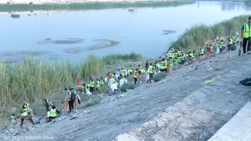 سفراء النظافة بالعراق.. مبادرة شبابية لتنظيف ضفاف نهر دجلة