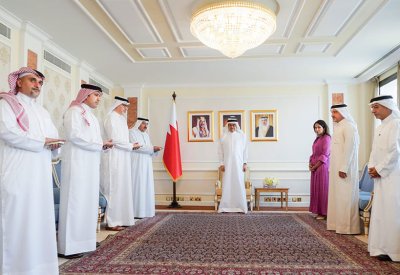 وزير الخارجية يستقبل عددًا من كبار المسؤولين والدبلوماسيين من منتسبي الوزارة لأداء اليمين القانونية