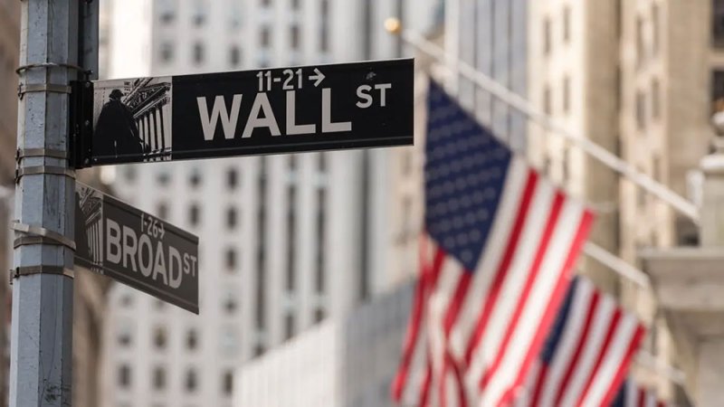 وول ستريت تغلق على ارتفاع وسط تفاؤل بشأن أسعار الفائدة