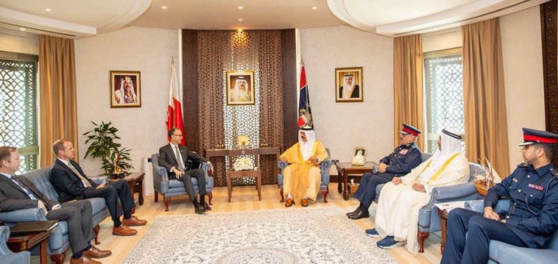 وزير الداخلية يبحث مع السفير الأمريكي برامج التعاون الأمني