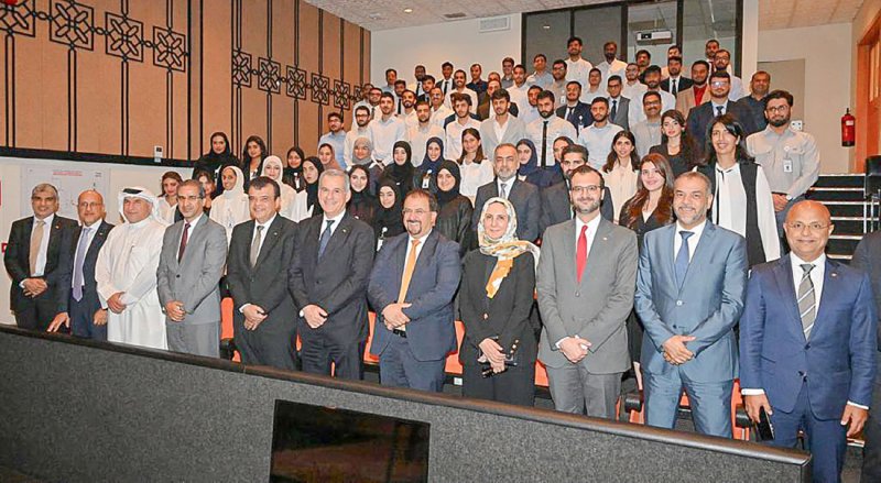طلاب الجامعات يختتمون تدريبا صيفيا في “جيبك”