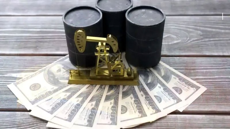الرهانات على أسعار النفط تتجه إلى 100 دولار للبرميل