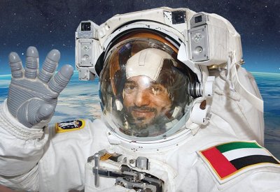 بالفيديو: لحظة خروج سلطان النيادي من المركبة دراجون