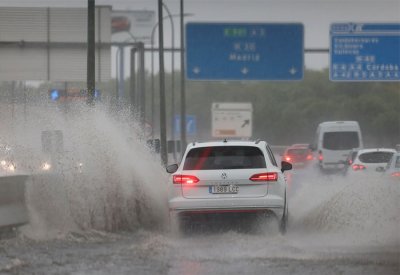 أمطار غزيرة تشل إسبانيا.. ودعوات لملازمة المنازل
