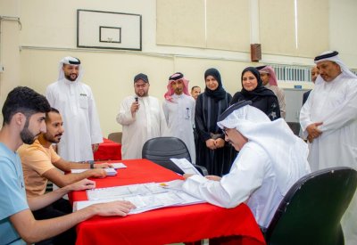 وزير التربية والتعليم يتفقد سير اليوم التعريفي