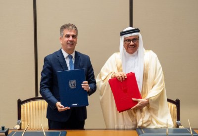 وزير الخارجية ووزير خارجية دولة إسرائيل يوقعان على مذكرتي تفاهم للتعاون بين البلدين