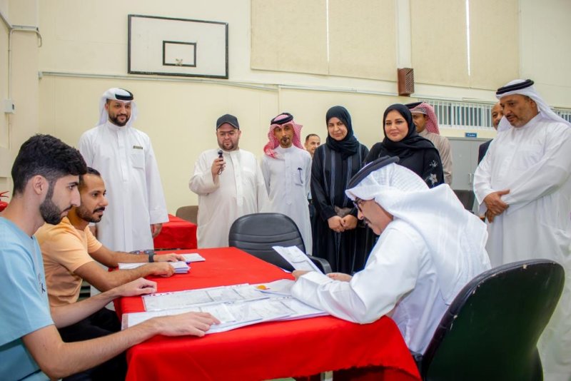 وزير التربية والتعليم يتفقد سير اليوم التعريفي