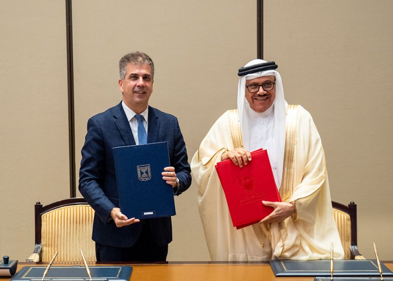 وزير الخارجية ووزير خارجية دولة إسرائيل يوقعان على مذكرتي تفاهم للتعاون بين البلدين