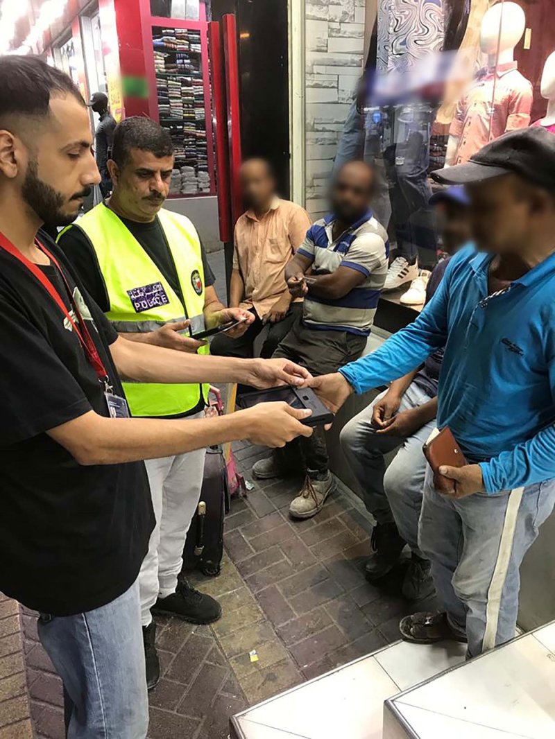 "سوق العمل": رصد عدد من المخالفات في أربع حملات تفتيشية بـ"العاصمة" و"المحرق" و"الجنوبية"