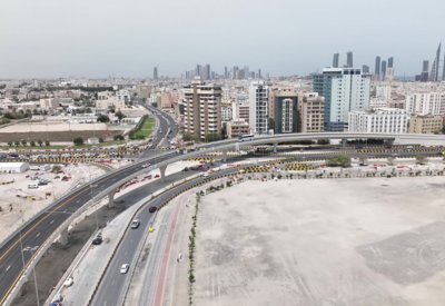 ازدحام مروري على شارع الفاتح بالقرب من منطقة الجفير إثر حادث بين عدة مركبات