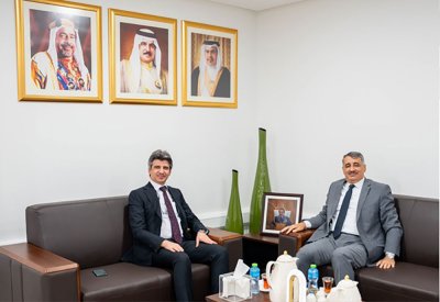 الرئيس التنفيذي للمستشفيات الحكومية يستقبل رئيس الكلية الملكية للجراحين في إيرلندا-جامعة البحرين