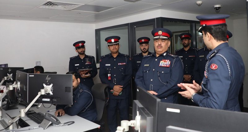 رئيس الأمن العام يقوم بزيارة تفقدية إلى مديرية شرطة مطار البحرين الدولي