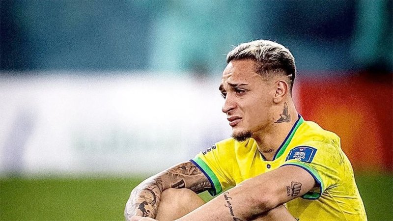 لا تأتي فرادى.. مان يونايتد على خط أزمة أنتوني وصديقته