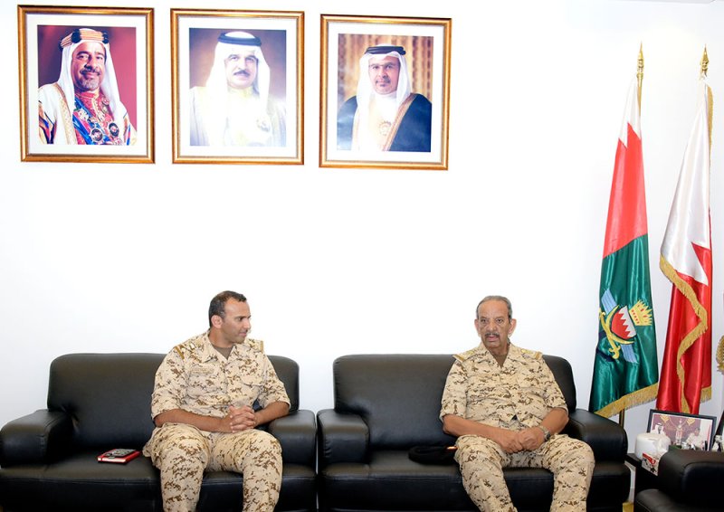 القائد العام لقوة دفاع البحرين يتفقد إحدى الوحدات