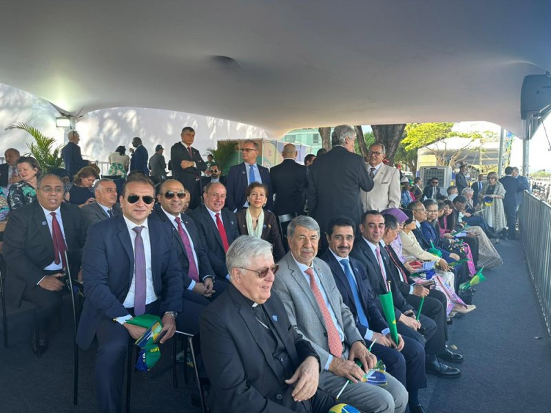 سفير مملكة البحرين لدى جمهورية البرازيل الاتحادية يحضر العرض العسكري بمناسبة الذكرى الثالثة بعد المائة لاستقلال البرازيل