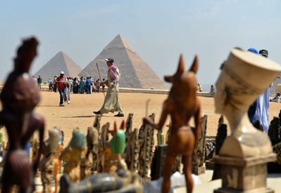 مصر لم تفرض مزيداً من الرسوم على السائحين من البحرين أو الخليج