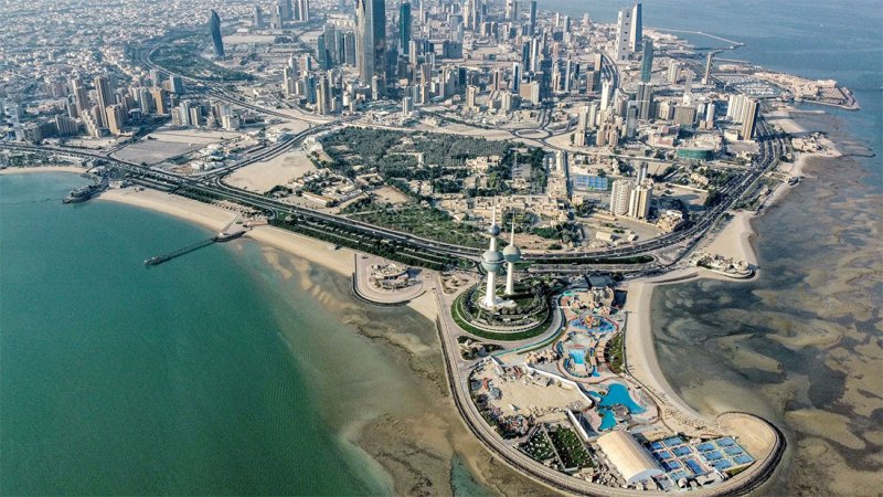 قرار كويتي جديد: مستحقات الدولة قبل تجديد إقامة الأجانب
