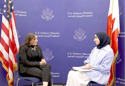 اللغة الإنجليزية سهلة التعلم وتمنحك الكثير.. وحافظوا على لغتكم الأم