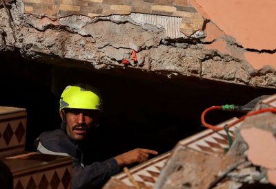 المغرب في سباق مع الزمن للعثور على ناجين إثر الزلزال المدمر