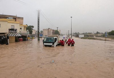 ليبيا.. السيول تحاصر مدينة وأخرى تعلن "فقدان السيطرة"