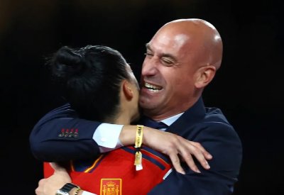 الاتحاد الإسباني يؤكد استقالة رئيسه روبياليس من منصبه
