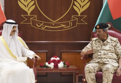صاحب المعالي القائد العام لقوة دفاع البحرين يستقبل سفير دولة الكويت الشقيقة لدى مملكة البحرين‎