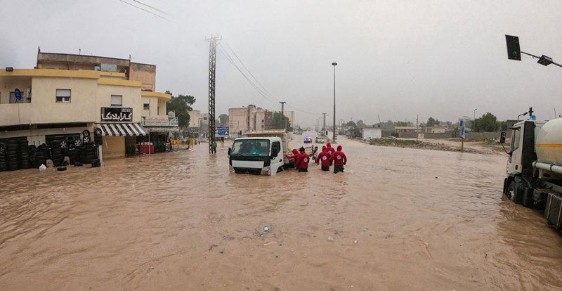ليبيا.. السيول تحاصر مدينة وأخرى تعلن "فقدان السيطرة"