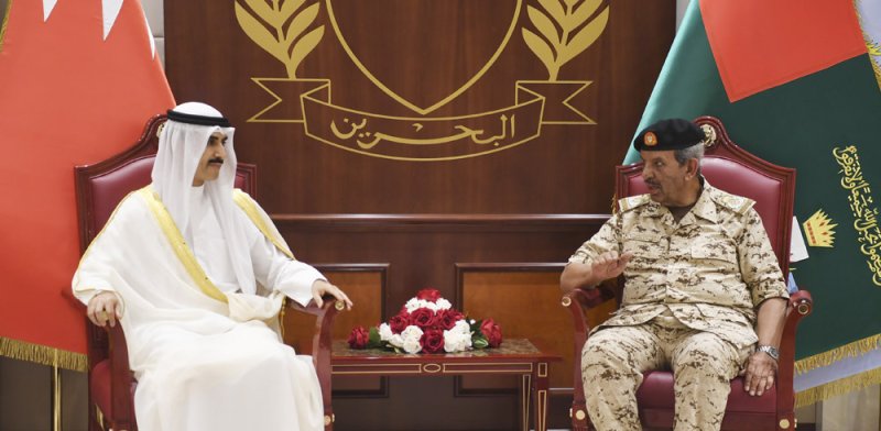 صاحب المعالي القائد العام لقوة دفاع البحرين يستقبل سفير دولة الكويت الشقيقة لدى مملكة البحرين‎