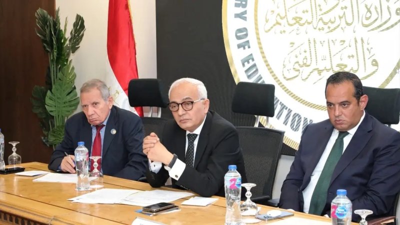 مصر تحظر ارتداء النقاب في المدارس.. وغطاء الرأس اختياري