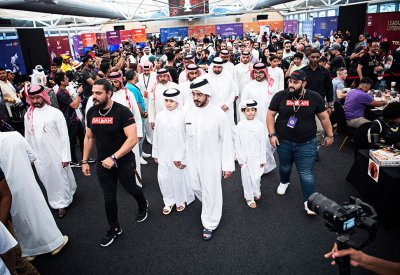 خالد بن حمد يرعى النسخة الرابعة لمعرض البحرين للكوميك كون بمشاركة أحد فناني المسلسل الدرامي "الفايكنج"