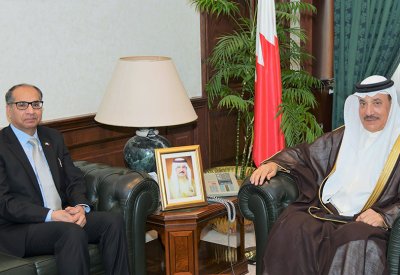 وزير العمل يلتقي السفير الباكستاني بمناسبة انتهاء فترة عمله