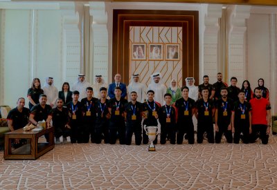 خالد بن حمد يستقبل منتخبي جامعة البحرين للكرة الطائرة والتايكوندو