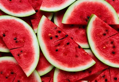 تخاف من ابتلاع بذور البطيخ.. إليك المعلومة الطبية "المذهلة"